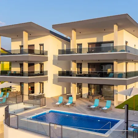 Pet Friendly In With Jacuzzi Apartment *