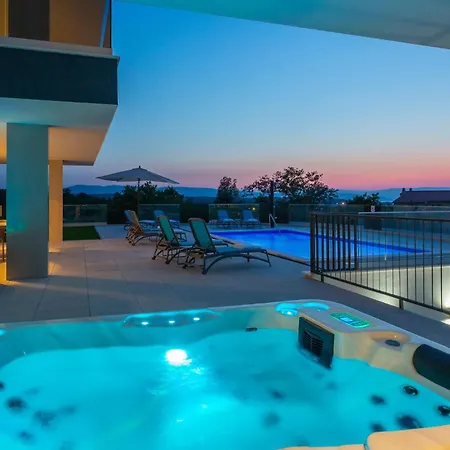 Apartment Pet Friendly In With Jacuzzi *